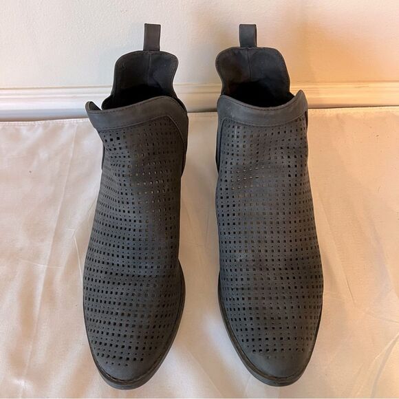 Restricted women’s Grey heel ankle boots size 8.5 - Picture 4 of 15